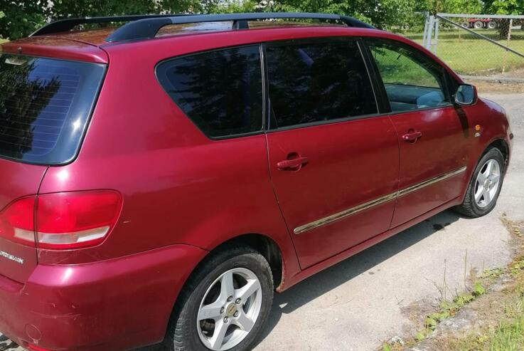 Toyota Avensis Verso 1 generation Minivan