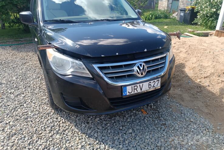 Volkswagen Routan 1 generation Minivan