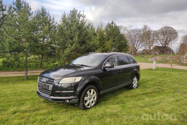 Audi Q7 4L Crossover