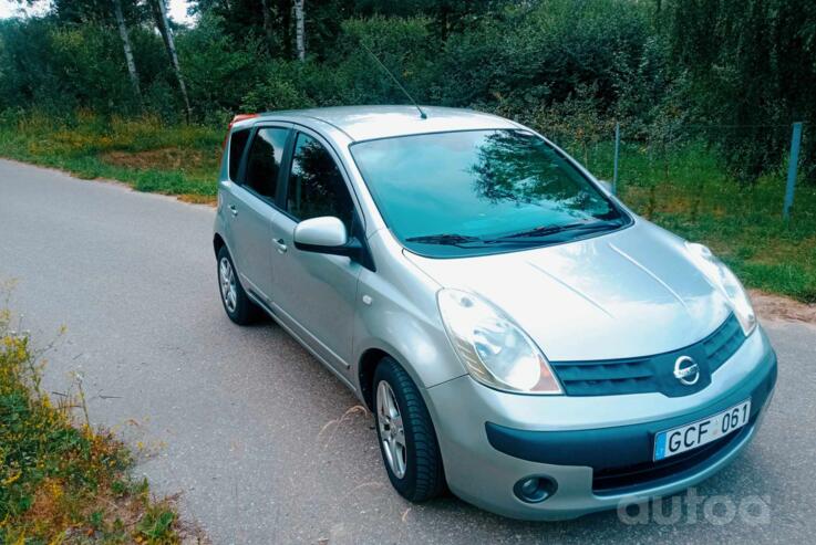 Nissan Note E11 Hatchback