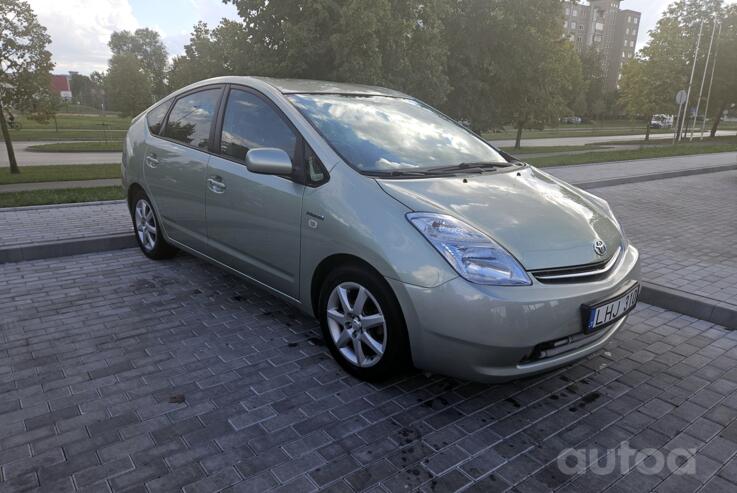 Toyota Prius 2 generation Hatchback