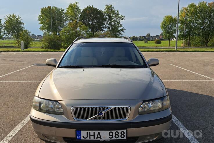 Volvo V70 2 generation wagon