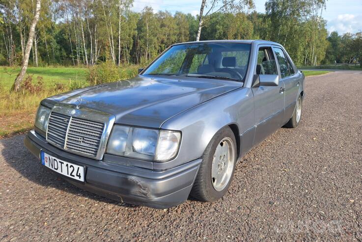 Mercedes-Benz W124 1 generation