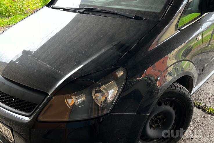 Opel Zafira B Minivan 5-doors