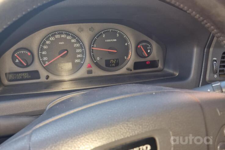 Volvo V70 2 generation wagon