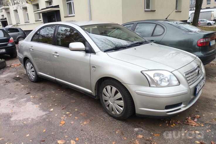 Toyota Avensis 2 generation Liftback