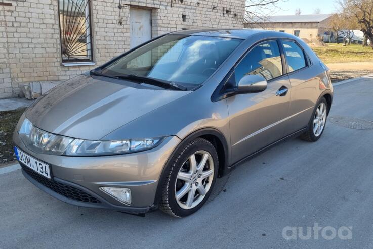 Honda Civic 8 generation Hatchback 5-doors