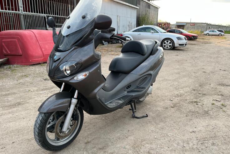 Piaggio X9