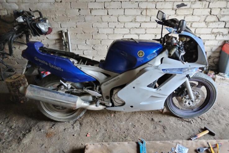 Yamaha FZR