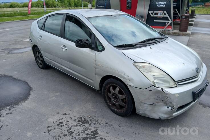 Toyota Prius 2 generation Hatchback