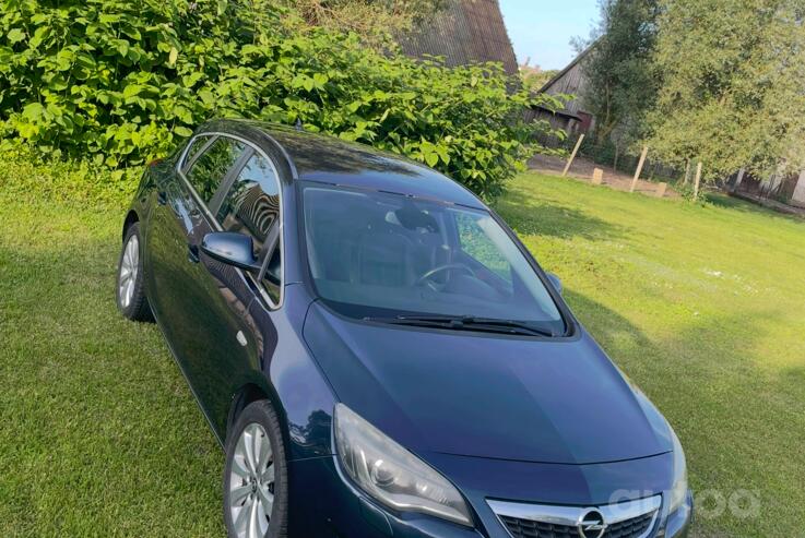 Opel Astra J Hatchback 5-doors