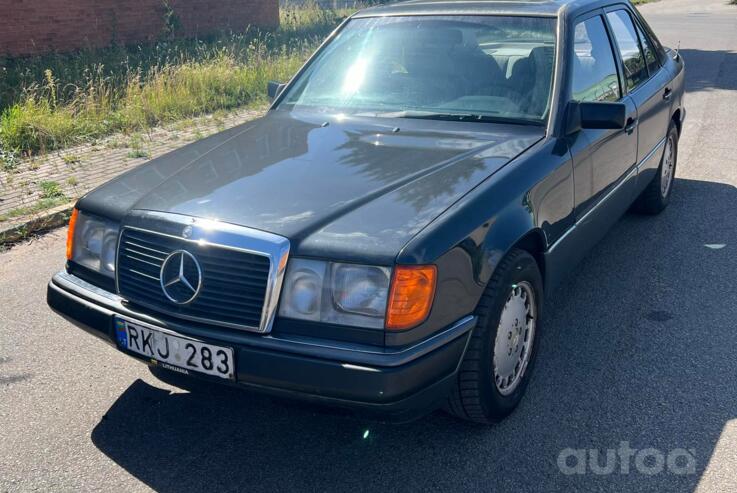 Mercedes-Benz W124 1 generation