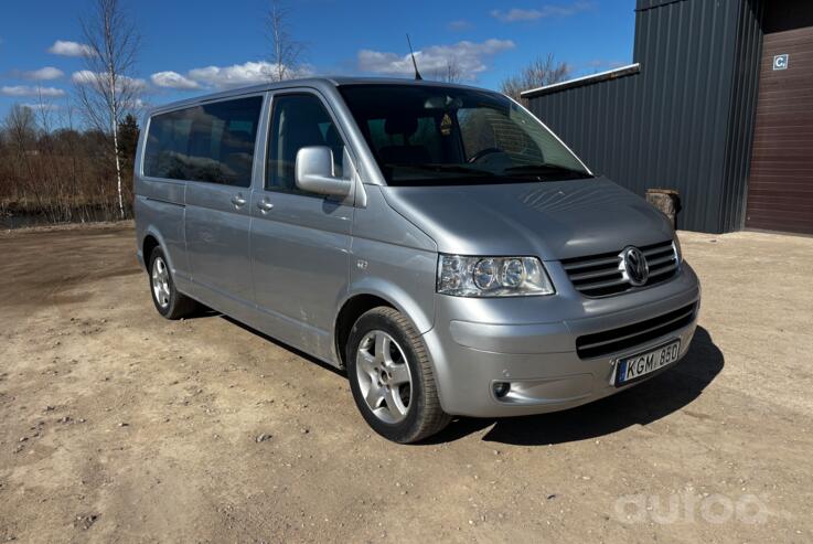 Volkswagen Caravelle T5 Minivan