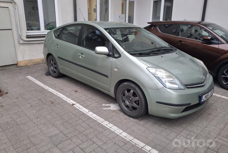 Toyota Prius 2 generation Hatchback