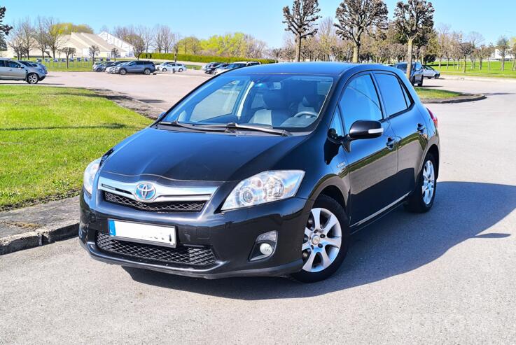 Toyota Auris 1 generation [restyling] Hybrid hatchback 5-doors