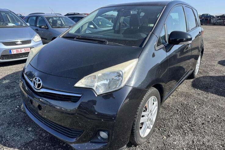 Toyota Verso-S 1 generation Minivan