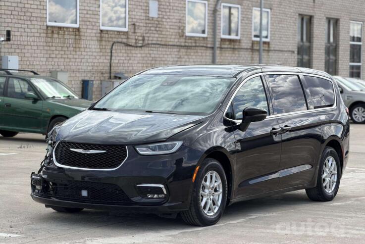 Chrysler Pacifica 2 generation Minivan