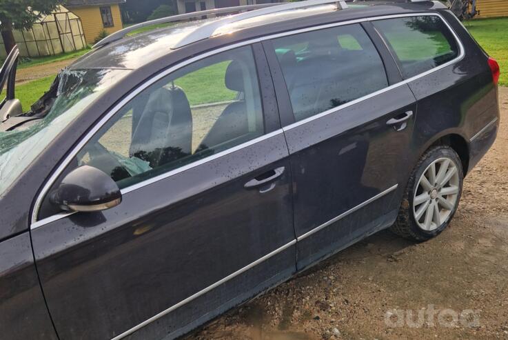 Volkswagen Passat B6 wagon 5-doors