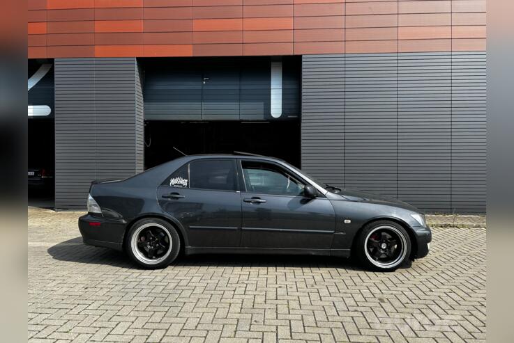 Lexus IS XE10 Sedan