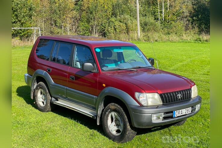Toyota Land Cruiser J100 SUV