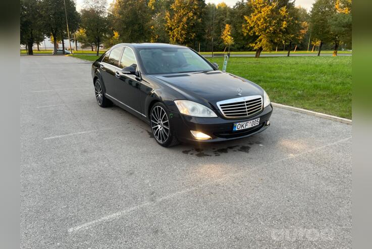 Mercedes-Benz S-Class W221 Sedan