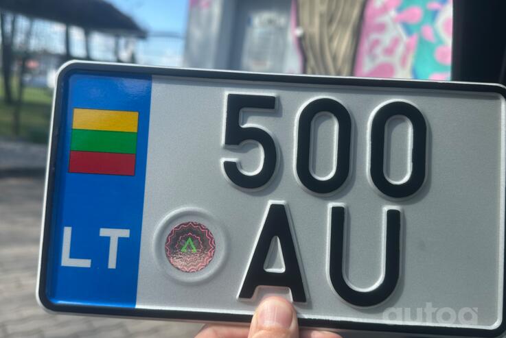 500AU