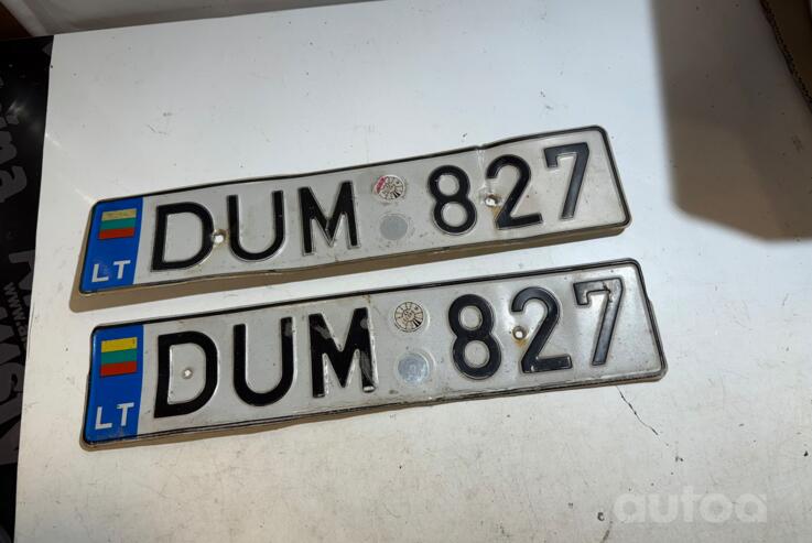 DUM827