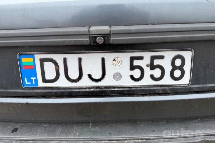 DUJ558